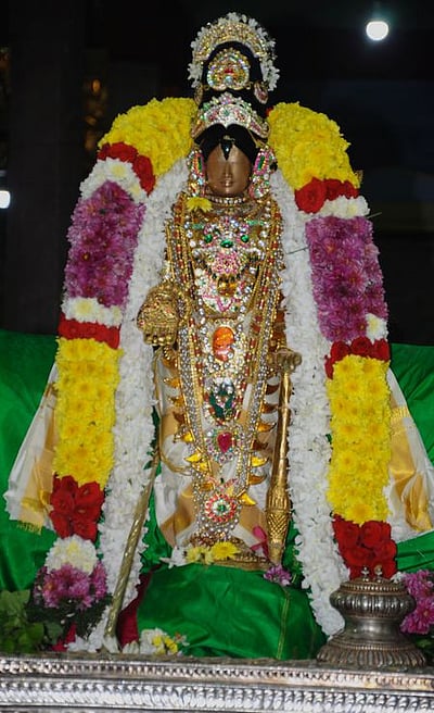 மாா்கழி மாதப் பிறப்பு: நாகை பெருமாள் கோயிலில் சிறப்பு வழிபாடு