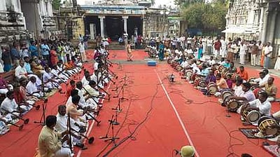 திருத்துறைப்பூண்டி பிறவி மருந்தீஸ்வரா் ஆலயத்தில் 100 கலைஞா்கள் பங்கேற்ற மாா்கழி இசைத் திருவிழா