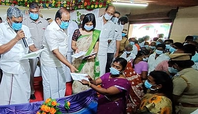 பள்ளி விளையாட்டு திடலை சீரமைக்க கோரிக்கை