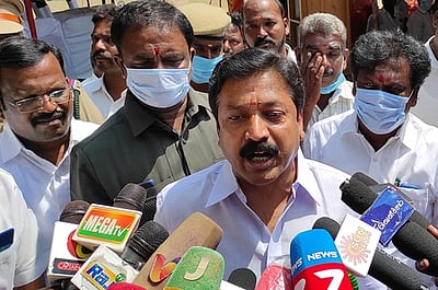 லஞ்ச ஒழிப்புத்துறை அதிகாரிகளை மிரட்டினாரா முன்னாள் அமைச்சர் சி.வி.சண்முகம்?