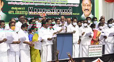 டீசல் லிட்டருக்கு ரூ.10ம், பெட்ரோல் ரூ.5ம் உடனடியாக குறைக்க வேண்டும்: எடப்பாடி கே.பழனிசாமி வலியுறுத்தல்