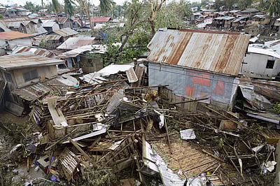 பிலிப்பின்ஸில் சூறாவளி: பாதுகாப்பான இடங்களில் மக்கள் தஞ்சம்