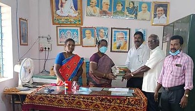 நூலகங்கள், பள்ளிகளுக்கு புத்தகங்கள் வழங்கல்