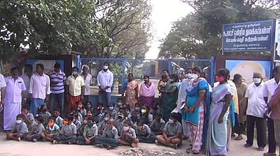 ஆசிரியை இடமாற்றத்துக்கு எதிர்ப்பு: மாணவர்கள் போராட்டம்