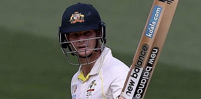 ஆஷஸ் டெஸ்ட்: முதல் இன்னிங்ஸில் 473 ரன்கள் எடுத்து டிக்ளேர் செய்த ஆஸி. அணி