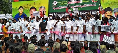 அதிமுக மக்கள் பிரதிநிதிகளுக்கு திமுக அரசு ஓரவஞ்சனை: முன்னாள் அமைச்சா்விஜயபாஸ்கா் குற்றச்சாட்டு