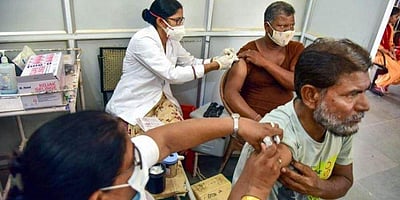 நாட்டில் 137 கோடி தடுப்பூசிகள் செலுத்தப்பட்டுள்ளன: சுகாதாரத் துறை அமைச்சகம்