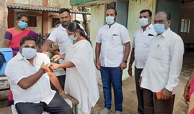 மாதனூரில் கரோனா தடுப்பூசி சிறப்பு முகாம்