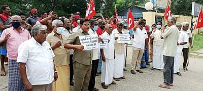 வங்கி ஊழியா்கள் 2 ஆவது நாளாக வேலைநிறுத்தம்