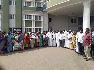 புறம்போக்கில் குடியிருப்போருக்கு வகைமாற்றம் செய்து பட்டா வழங்கக் கோரிக்கை