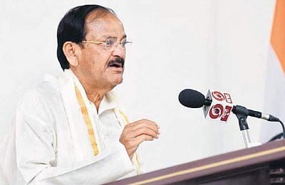 கல்வி முறையை இந்தியமயமாக்குவது அவசியம்: குடியரசு துணைத் தலைவா்