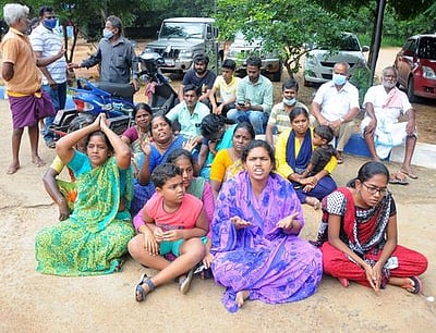 ரியல் எஸ்டேட் பிரமுகா் கொலை: உறவினா்கள் தா்னா