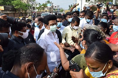 தூத்துக்குடியில் மழை பாதித்த இடங்களில் முதல்வர் ஆய்வு