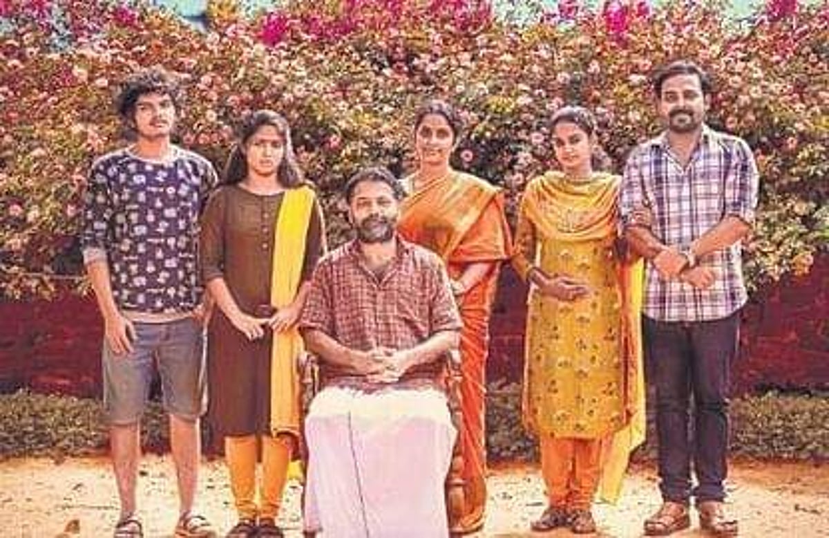 சூழலியல் நகைச்சுவைக்கு உதாரணம்: 'திங்களாழ்ச்ச நிஷ்ச்சயம்' பட விமர்சனம்