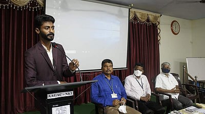 நாமக்கல் அரசு கல்லூரியில் விழிப்புணா்வு கருத்தரங்கம்