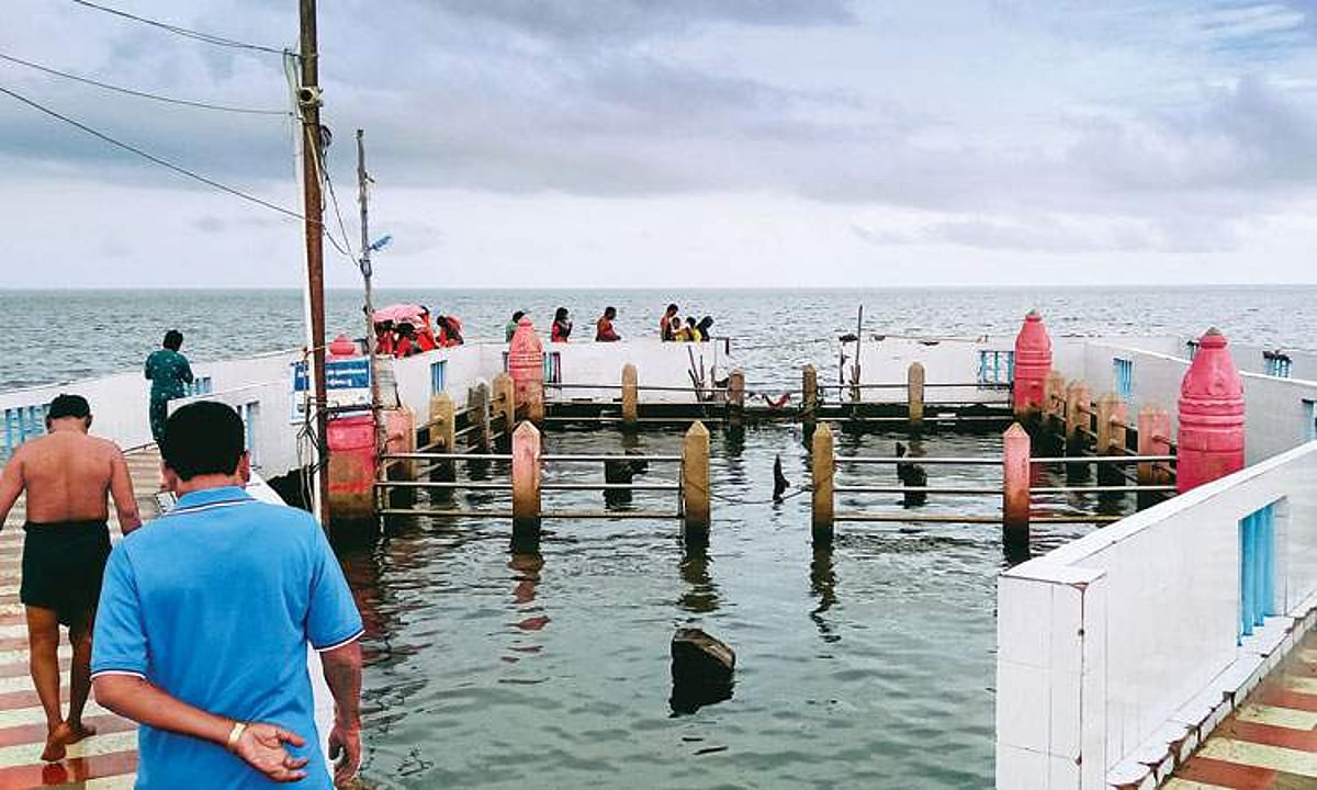 2000 ஆண்டுகளாக கடலுக்கு நடுவில் உள்ள நவகிரகங்கள்!