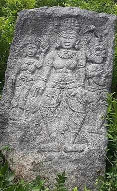 விழுப்புரம் அருகே பழங்கால சிற்பங்கள் கண்டெடுப்பு