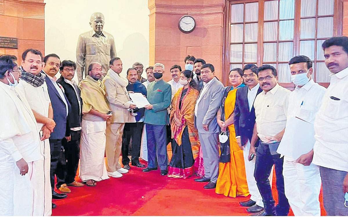 தமிழக மீனவர்களை விடுவிக்க நடவடிக்கை: இலங்கை அரசுடன் இந்திய தூதரக அதிகாரிகள் பேச்சு