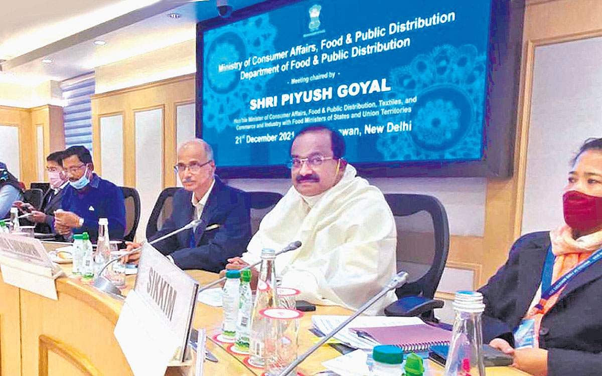 சமூக உணவகத் திட்டத்தில் நெகிழ்வுத் தன்மை தேவை: தில்லியில் தமிழக அமைச்சா் வலியுறுத்தல்