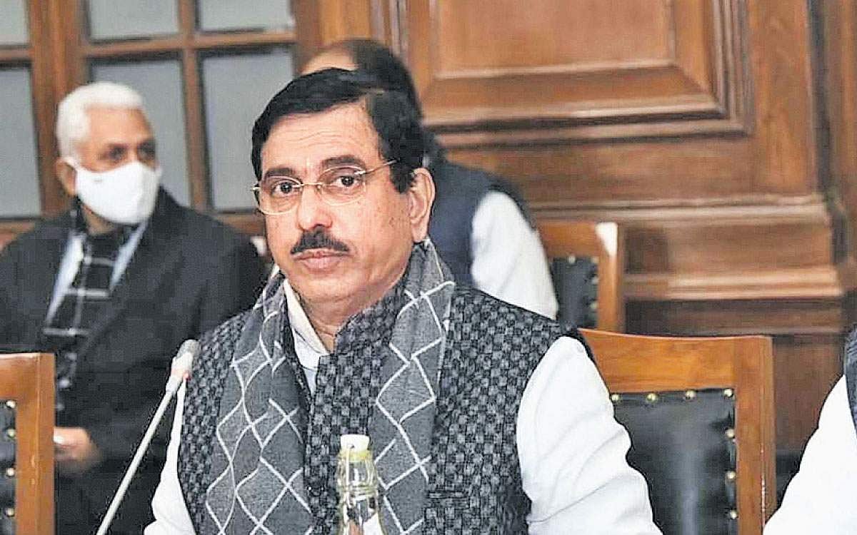 பிரதமா் மோடியின் வெற்றியை எதிா்க்கட்சிகளால் ஜீரணிக்க முடியவில்லை: மத்திய அமைச்சா் பிரகலாத் ஜோஷி குற்றச்சாட்டு