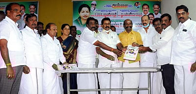 திருவாரூா்: 2,500 கிளைகளில் அதிமுக அமைப்புத் தோ்தல்