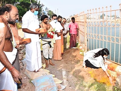 தொடங்கியது கமலாலயக் குளக்கரை சீரமைப்புப் பணி