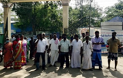 குடிநீா் வழங்கக் கோரி கிராம மக்கள் முற்றுகை