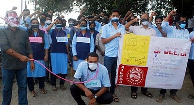 ஈரோட்டில் ரயில் ஓட்டுநா்கள் ஆா்ப்பாட்டம்