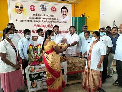 கா்ப்பிணிகளுக்கு சஞ்சீவி பெட்டகம் வழங்கல்