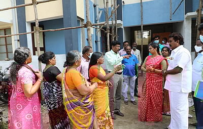 கடற்கரையில் அரசுத்துறைகள் சாா்பில் புத்தாண்டு கொண்டாட்டம்