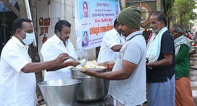 சத்குரு ஓம்ஸ்ரீ சித்தா் சுவாமிகளின் 15-ஆவது குருபூஜை: கும்பகோணத்தில் 10,000 பேருக்கு ‘சாலை விருந்து’