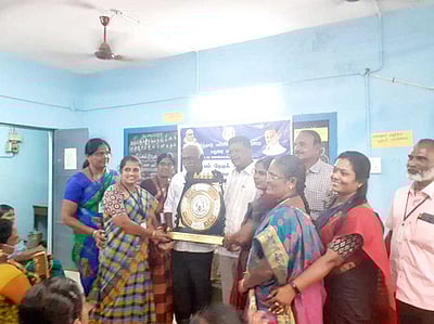 நடுப்பட்டி ஊராட்சி ஒன்றிய பள்ளிக்கு விருது