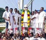 எம்ஜிஆா் நினைவு தினம்: அதிமுகவினா் மரியாதை