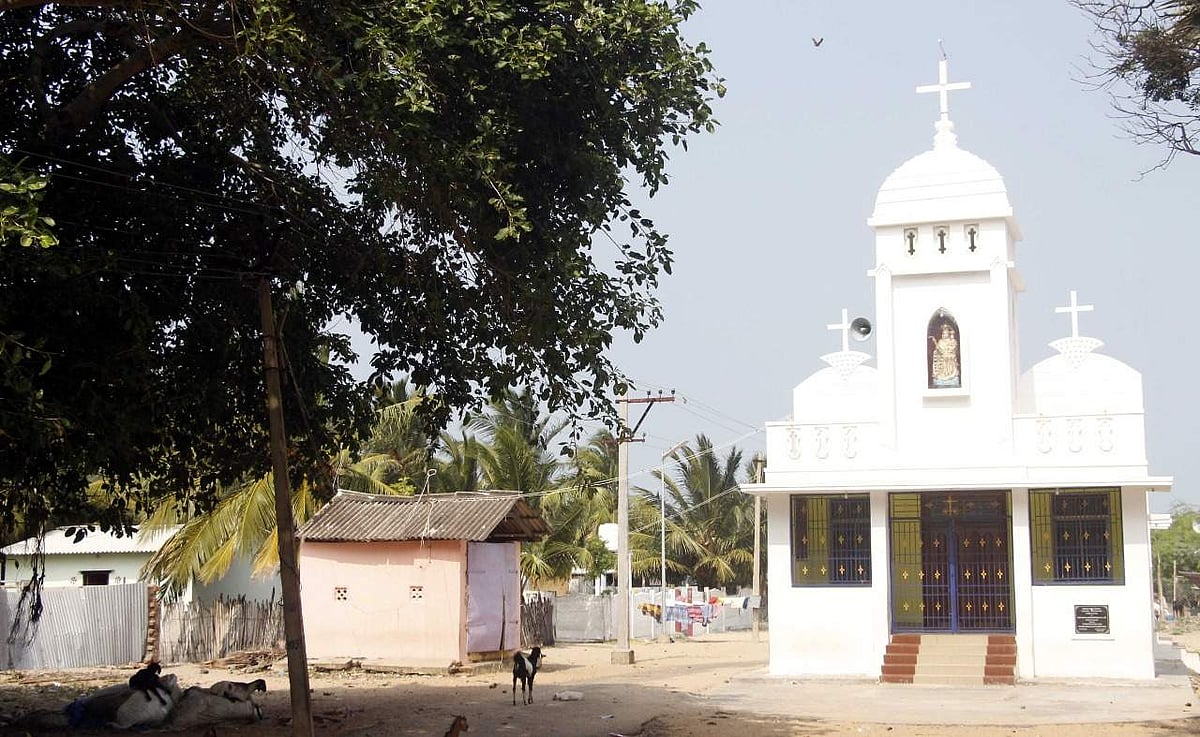 இஸ்லாமிய மீனவர் கடலில் கண்டெடுத்த வேளாங்கண்ணி மாதா: அற்புதங்கள் நிகழ்த்தும் அதிசயம்!