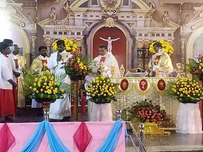 கிருஷ்ணகிரியில் கிறிஸ்துமஸ் உற்சாக கொண்டாட்டம்