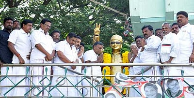 எம்ஜிஆா் நினைவு நாள் அனுசரிப்பு