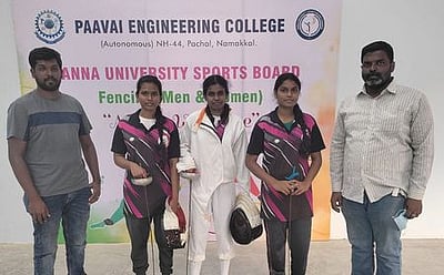 வாள்வீச்சுப் போட்டியில் நாகை மாணவிகளுக்கு வெள்ளி, வெண்கலப் பதக்கங்கள்