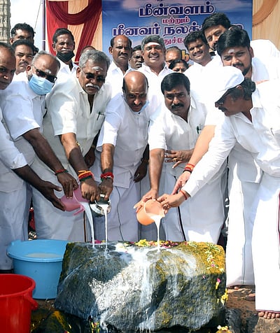 புதுச்சேரியில் சுனாமி நினைவு தின அஞ்சலி