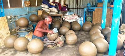 ஊத்துக்கோட்டை அருகே பொங்கல் பானை தயாரிப்பு தீவிரம்