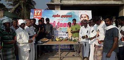 சுனாமி நினைவு தினம்: பொதுமக்கள் அஞ்சலி