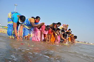 17-வது ஆண்டு சுனாமி நினைவு தினம் அனுசரிப்பு - புகைப்படங்கள்