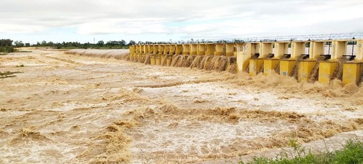 செல்ஃபியால் விபரீதம்: பாலாற்றில் அடித்துச் செல்லப்பட்டவர்களின் உடல்களை தேடும் பணி தீவிரம்