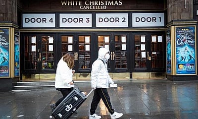 பிரிட்டன்: அமலுக்கு வந்தன பொதுமுடக்க கட்டுப்பாடுகள்