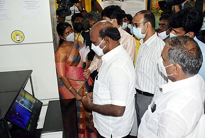 வெளிநாடுகளில் இருந்து வந்த 1,807 பேருக்குப் பரிசோதனை அமைச்சா் மா.சுப்பிரமணியன்