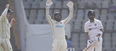 மும்பை டெஸ்டில் சர்ச்சைக்கு ஆளான நடுவரின் முடிவு: விராட் கோலி கோபம்!