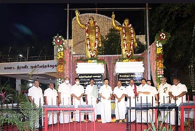 தஞ்சாவூரில் திமுக அலுவலகத்தில் அண்ணா, கருணாநிதி சிலைகள்: முதல்வர் திறந்து வைத்தார்