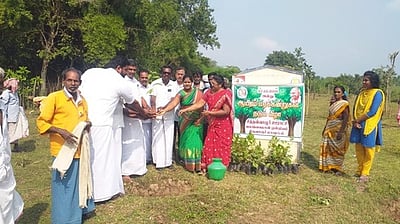 வலங்கைமான் அருகே மரக்கன்றுகள் நடும் விழா