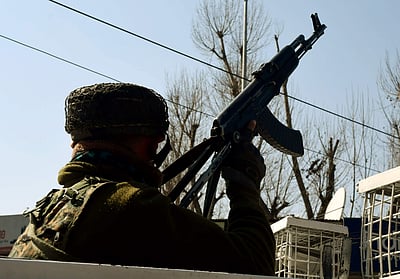 ஜம்மு - காஷ்மீரில் 3 தீவிரவாதிகள் சுட்டுக்கொலை