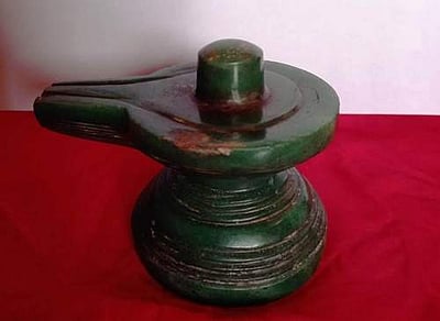 தஞ்சாவூரில் விலைமதிப்புமிக்க மரகதலிங்கம் மீட்பு