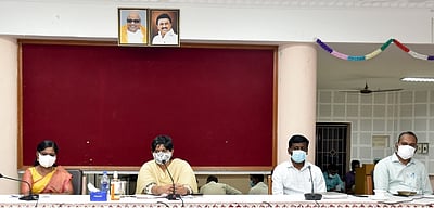 நிறுவனங்களில் பணிபுரியும் அனைவரும் கட்டாயம்  தடுப்பூசி செலுத்தியிருக்க வேண்டும்